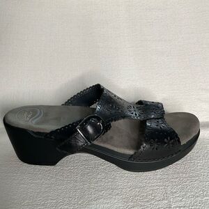 Dansko Sz 41 Sapphire Laser Cut  Black Slip-On Sandals 10,5-11 Buckle Wedge Heel